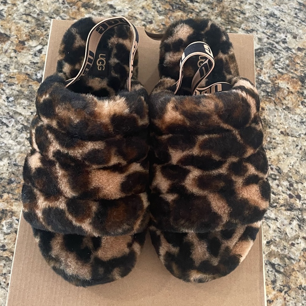 NEW UGG Fluff Yeah Panther Print size 7